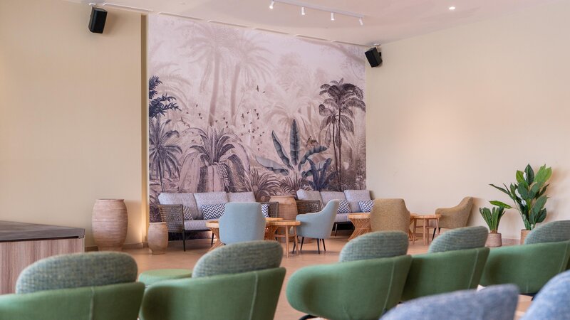 Oasis Village Club 81