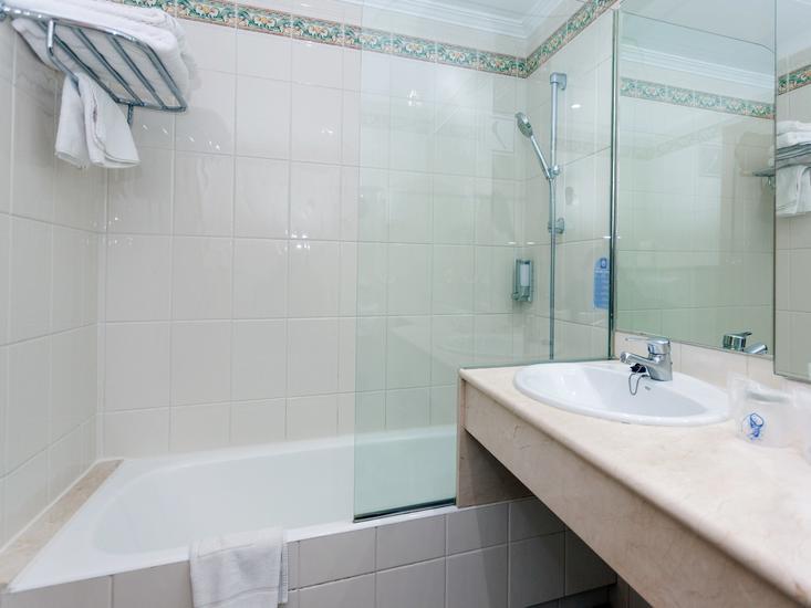 Obelisco 13 - Bathroom Example