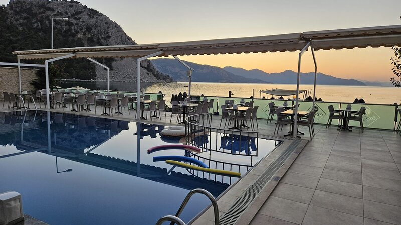 Özcan Beach Hotel 9