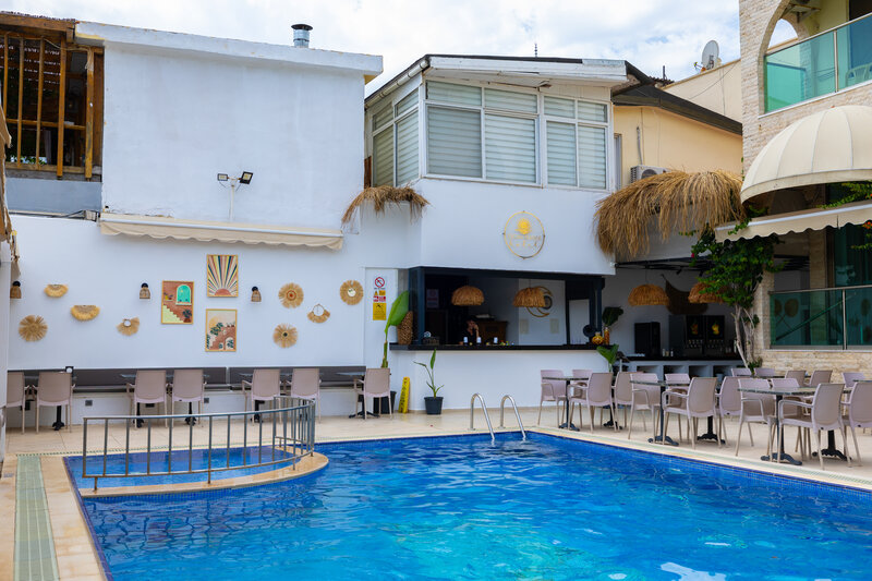 Özcan Beach Hotel 10