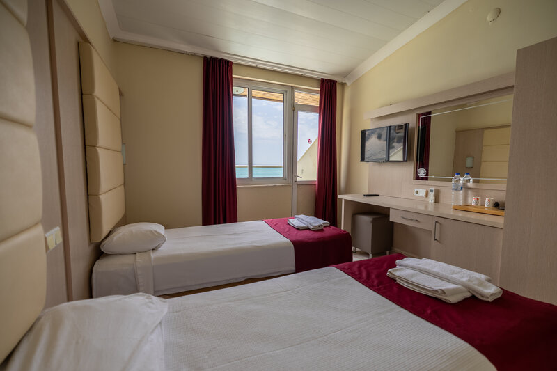 Özcan Beach Hotel 24