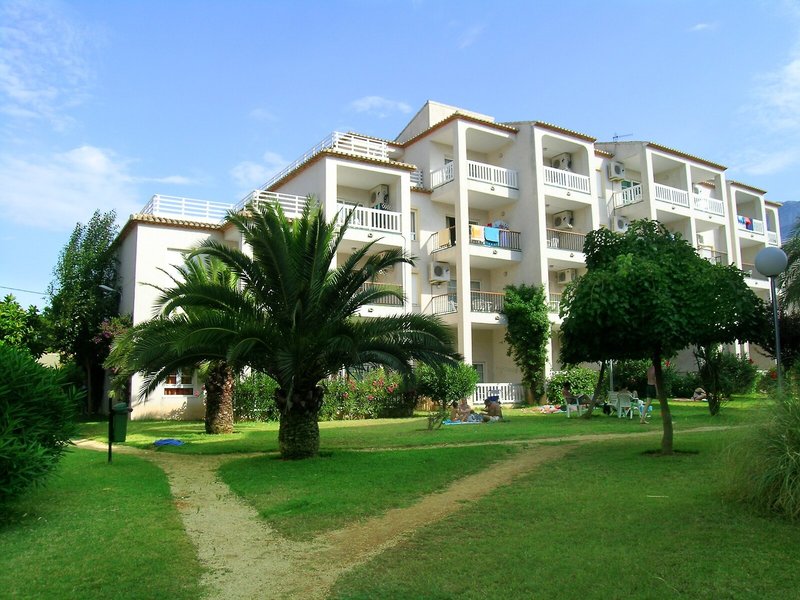 Ona Ogisaka Garden 3