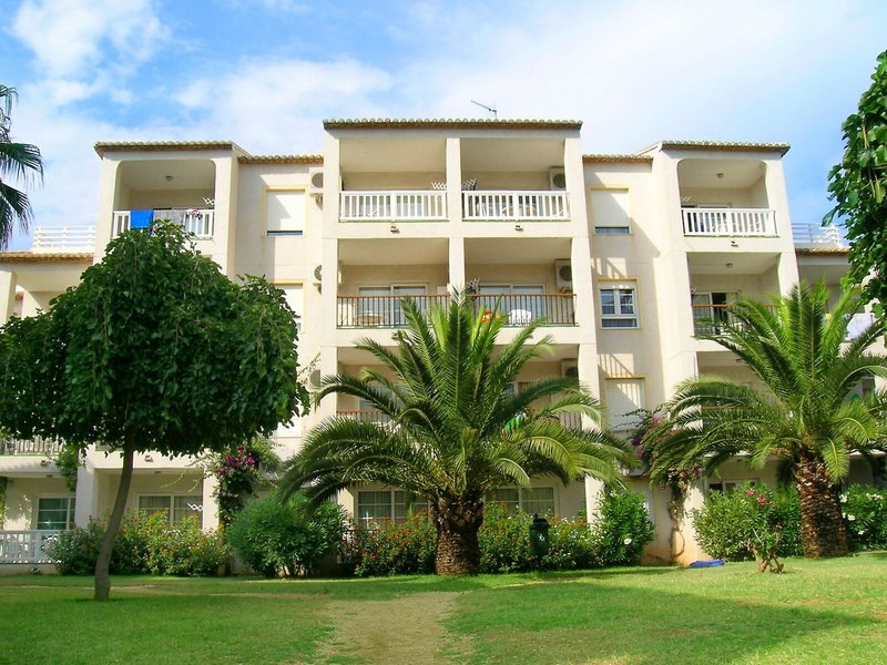 Ona Ogisaka Garden 4