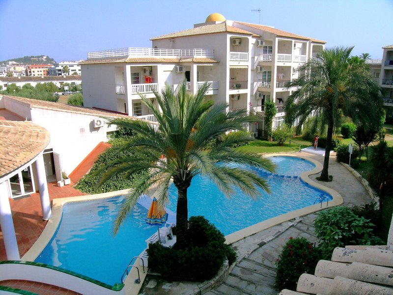 Ona Ogisaka Garden 11