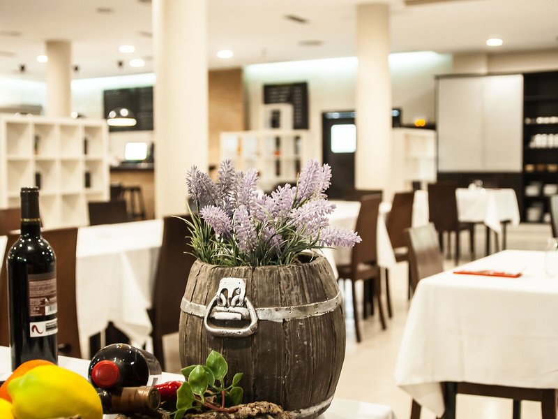 Ona Ogisaka Garden 21