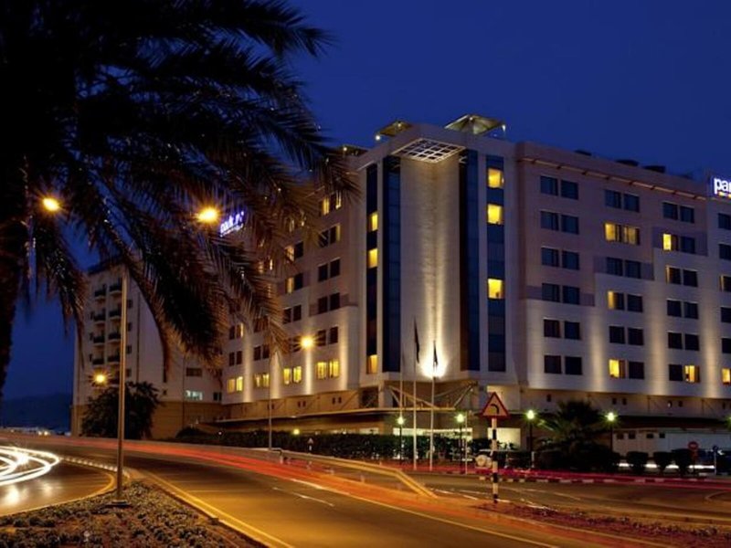 Golden Tulip Muscat 2