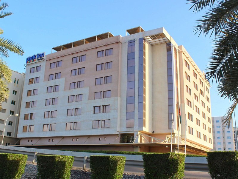 Golden Tulip Muscat 3