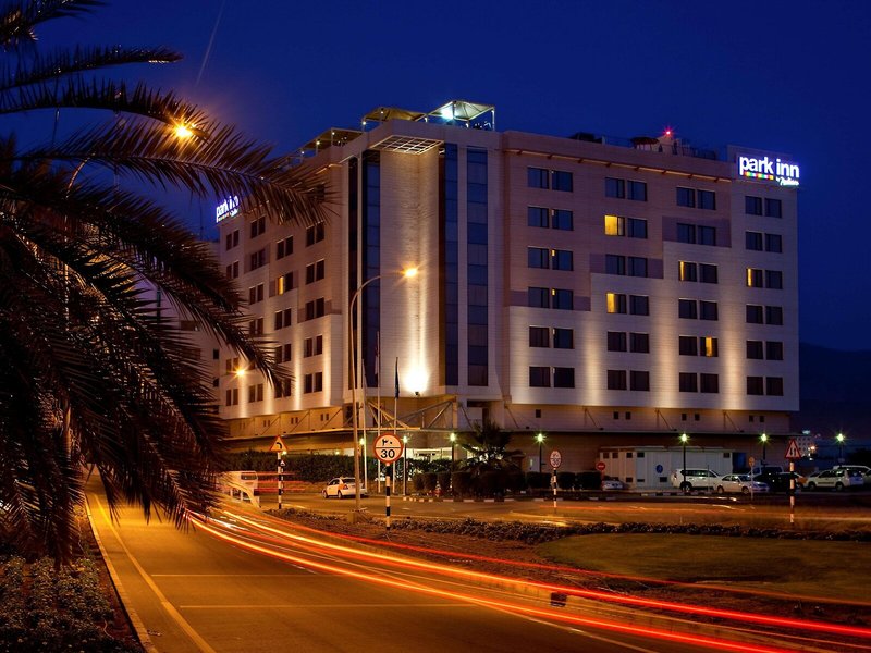 Golden Tulip Muscat 4