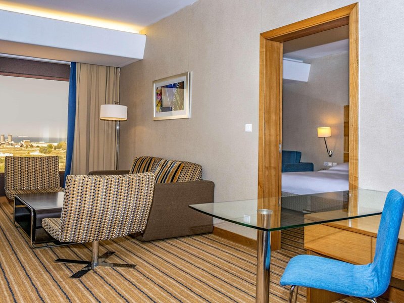 Golden Tulip Muscat 11