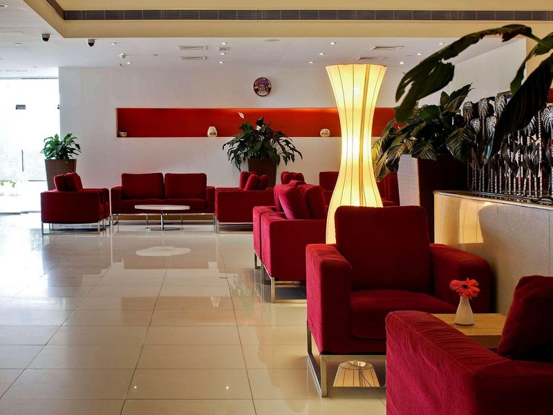 Golden Tulip Muscat 13