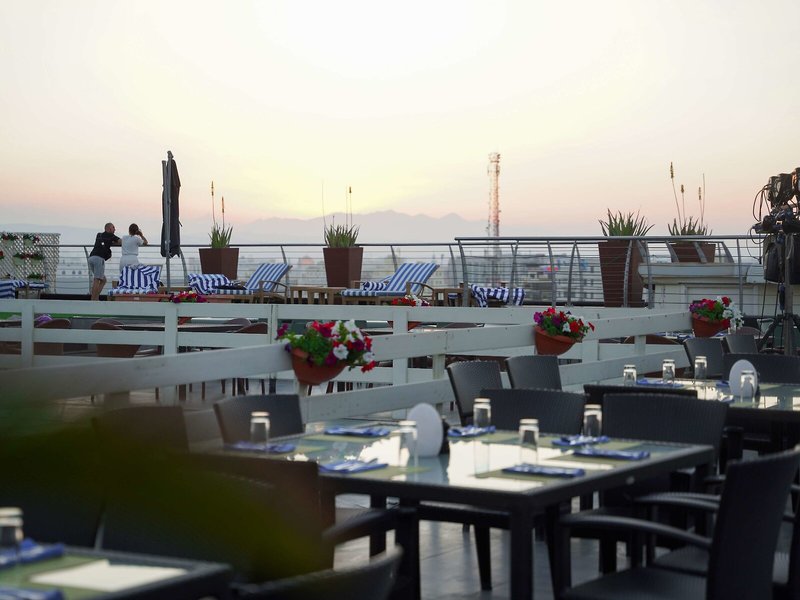 Golden Tulip Muscat 15