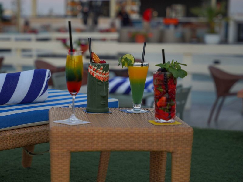 Golden Tulip Muscat 16