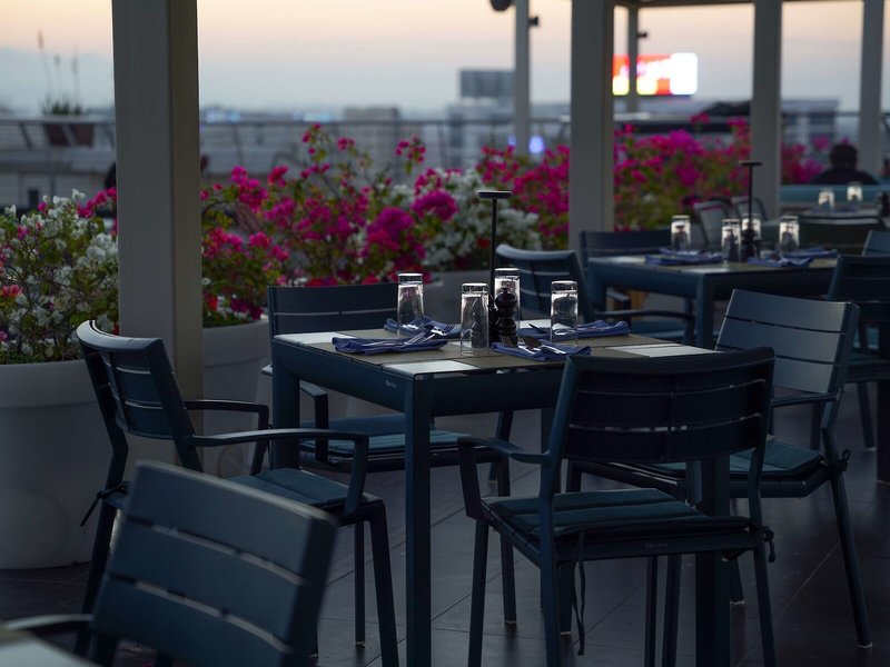 Golden Tulip Muscat 19