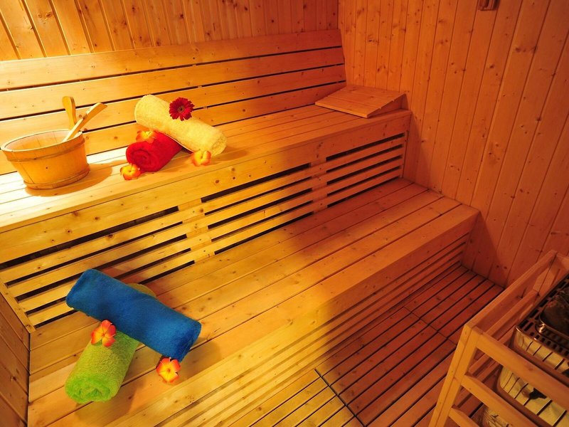 Golden Tulip Muscat 28