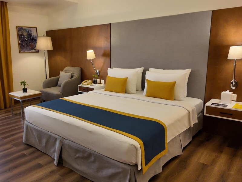 Golden Tulip Muscat 32