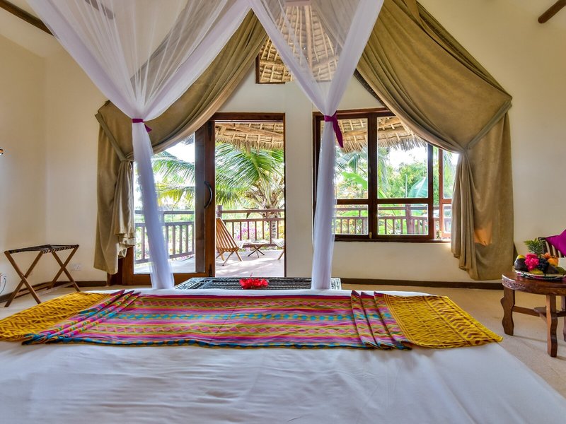 Kena Beach Hotel  35