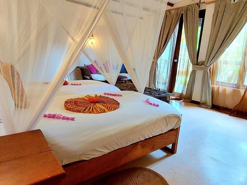 Kena Beach Hotel  37