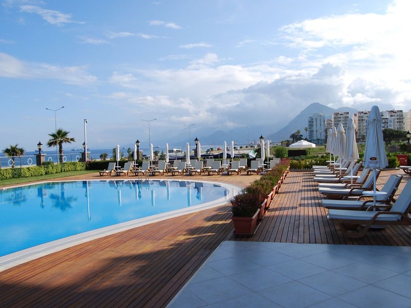 Crowne Plaza Antalya 14