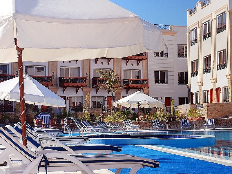 Falcon Naama Star 18
