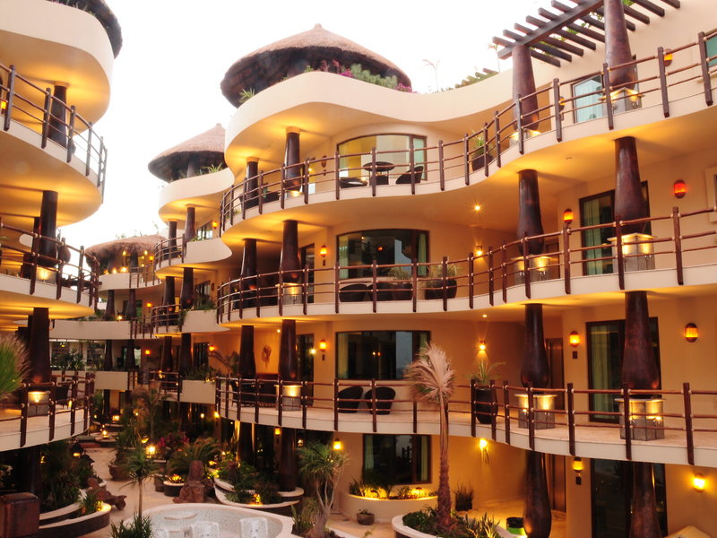El Taj Oceanfront & Beachside Condo Hotel 8