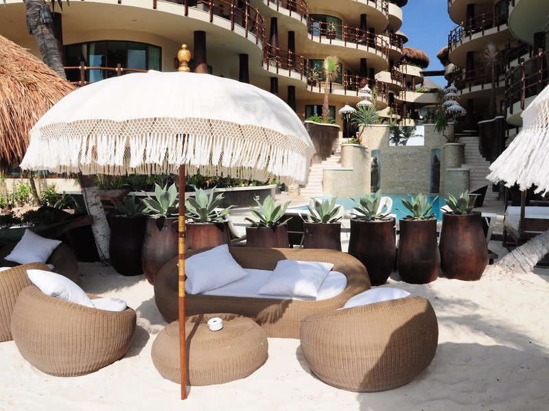 El Taj Oceanfront & Beachside Condo Hotel 9
