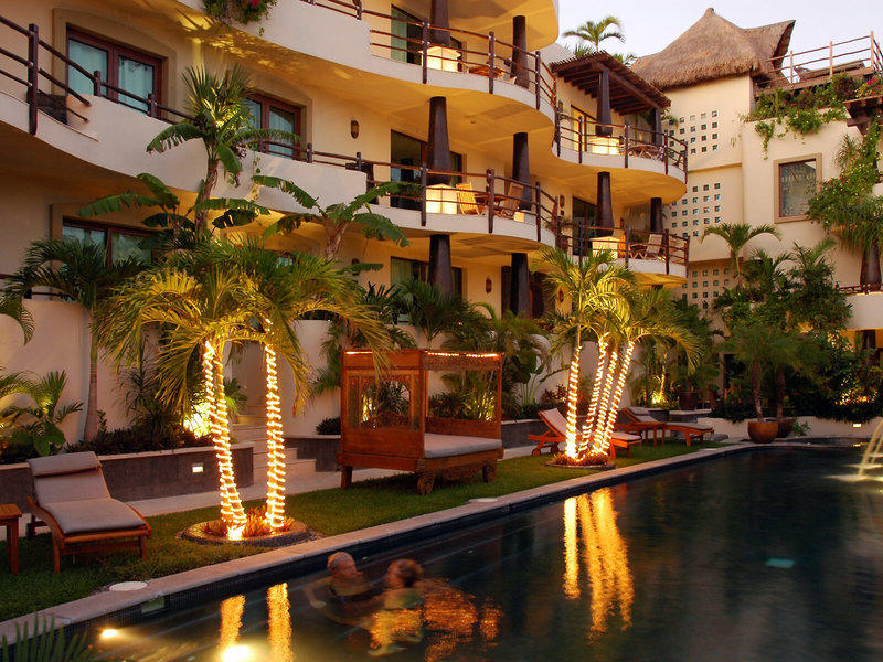 El Taj Oceanfront & Beachside Condo Hotel 10