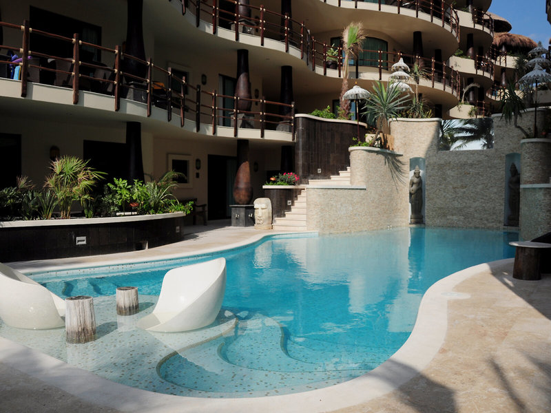 El Taj Oceanfront & Beachside Condo Hotel 12