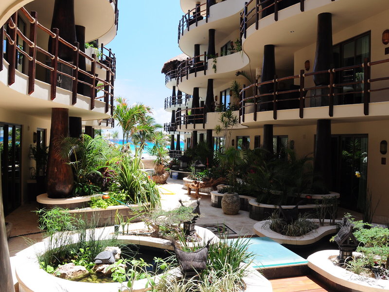 El Taj Oceanfront & Beachside Condos 2