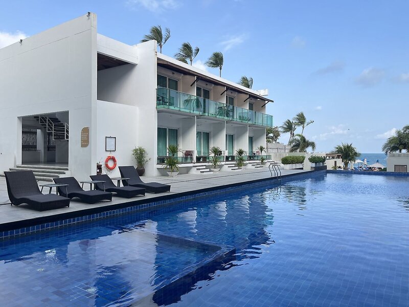 KC Beach Club & Pool Villas 2