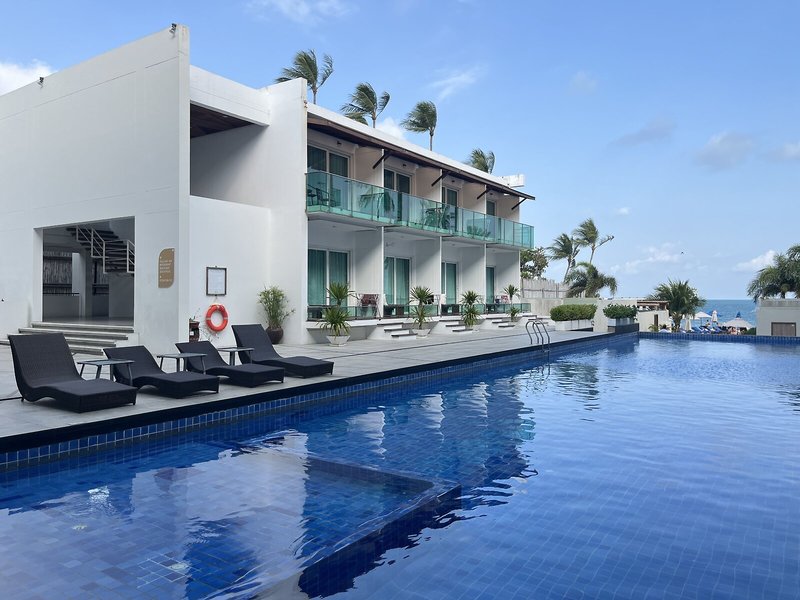 KC Beach Club & Pool Villas 16