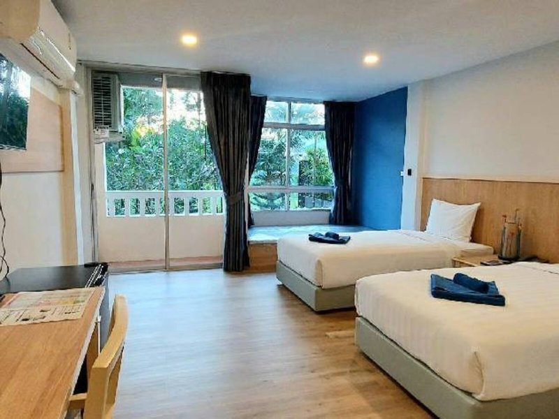 Karon Living Room 34