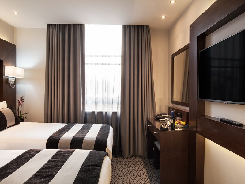 Park Grand Paddington Court London 13