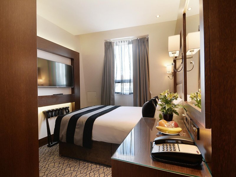 Park Grand Paddington Court London 18