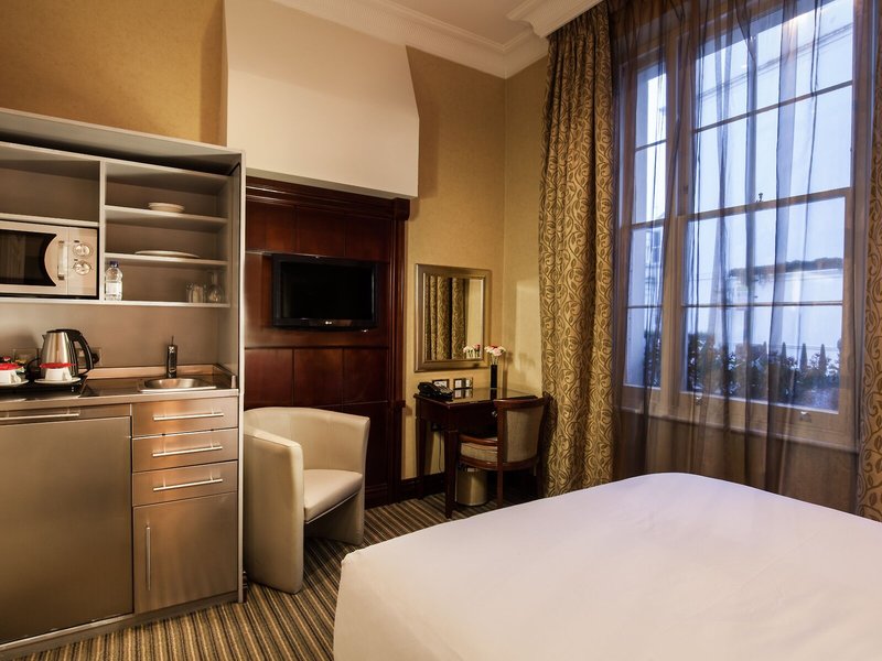 Park Grand Paddington Court London 19