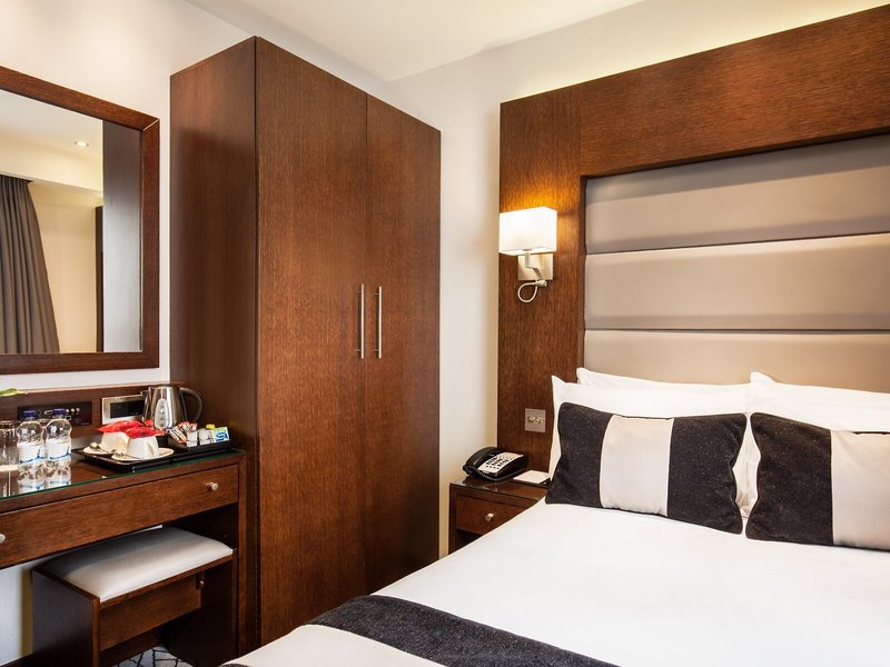 Park Grand Paddington Court London 20