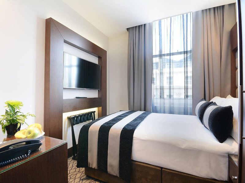 Park Grand Paddington Court London 32