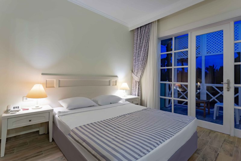 Euphoria Palm Beach Resort 4