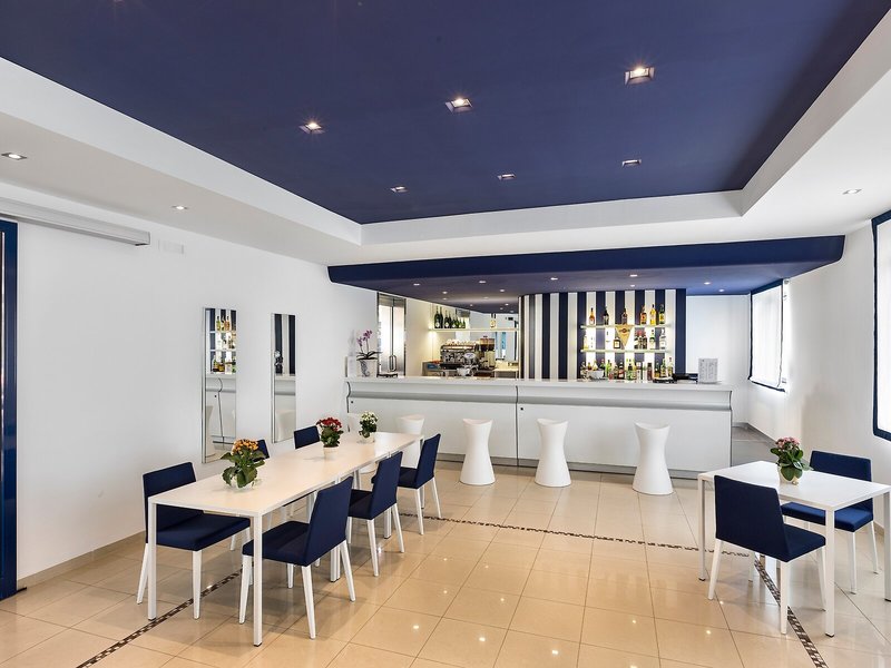 Ticho's Hotel 14