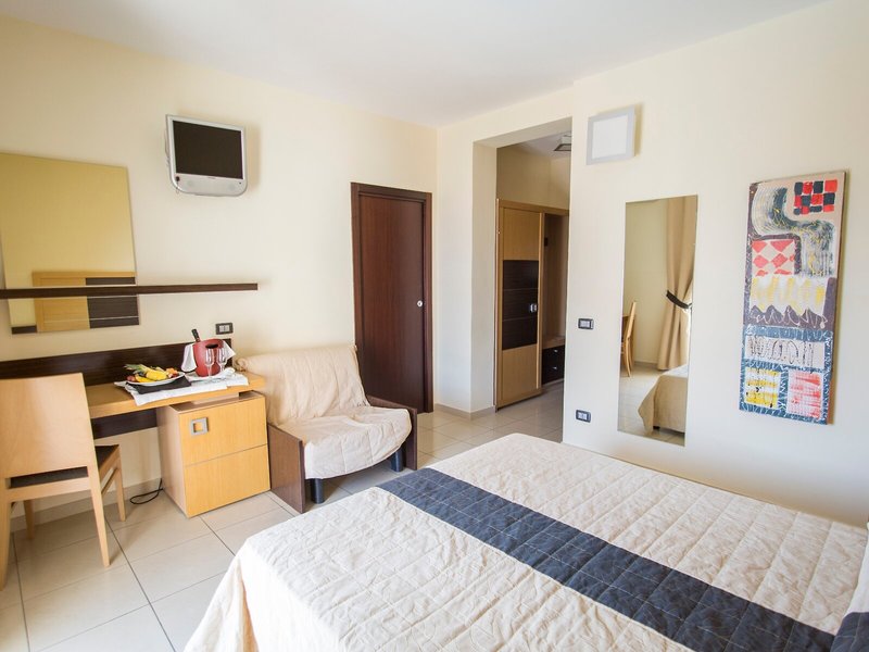 Ticho's Hotel 28