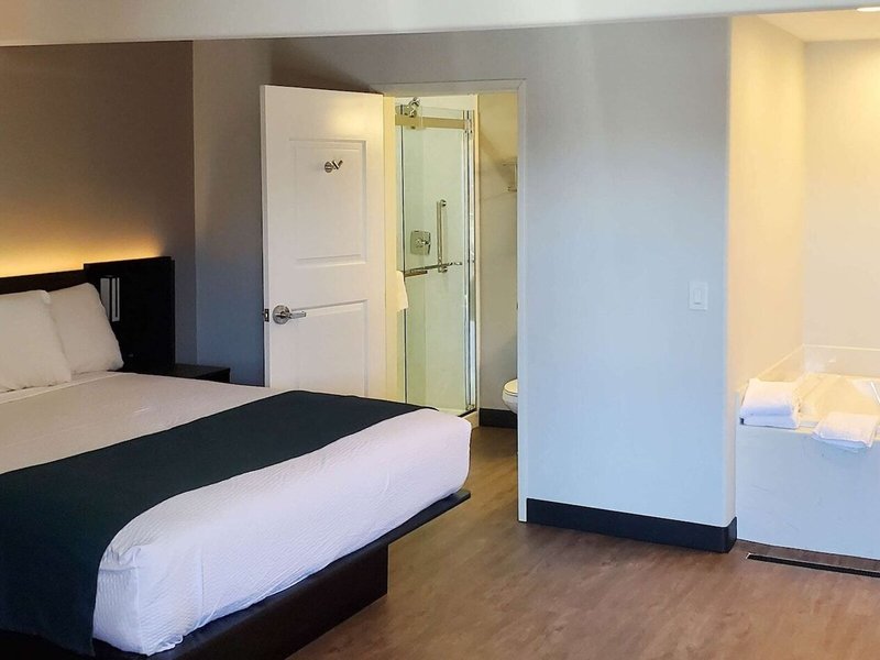 Motel 6 Los Angeles CA - Downtown 10
