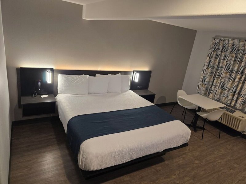 Motel 6 Los Angeles CA - Downtown 12