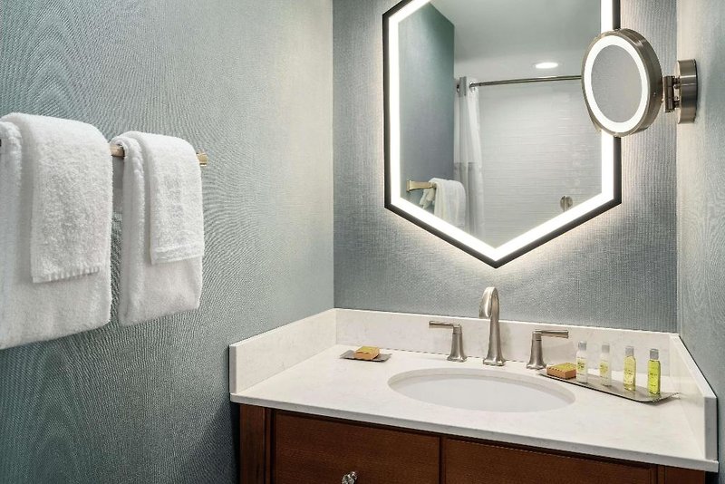 DoubleTree by Hilton Ocean City Oceanfront 4
