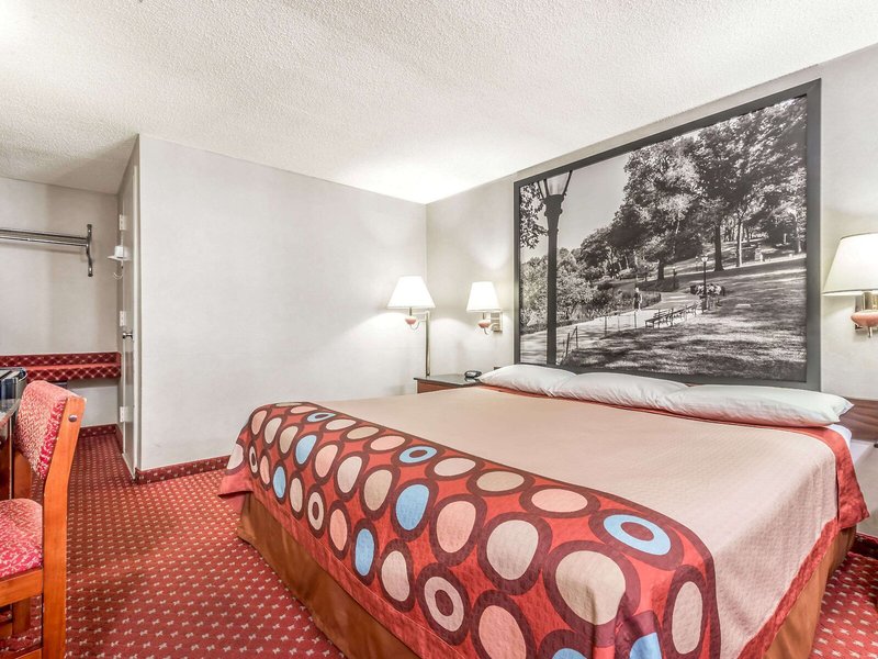 Super 8 by Wyndham North Bergen NJ/NYC Area 7