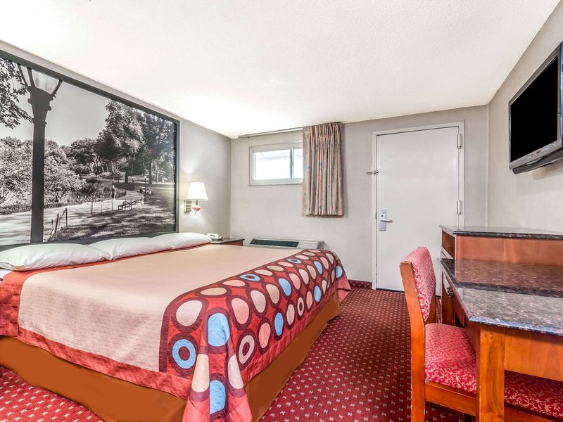 Super 8 by Wyndham North Bergen NJ/NYC Area 9