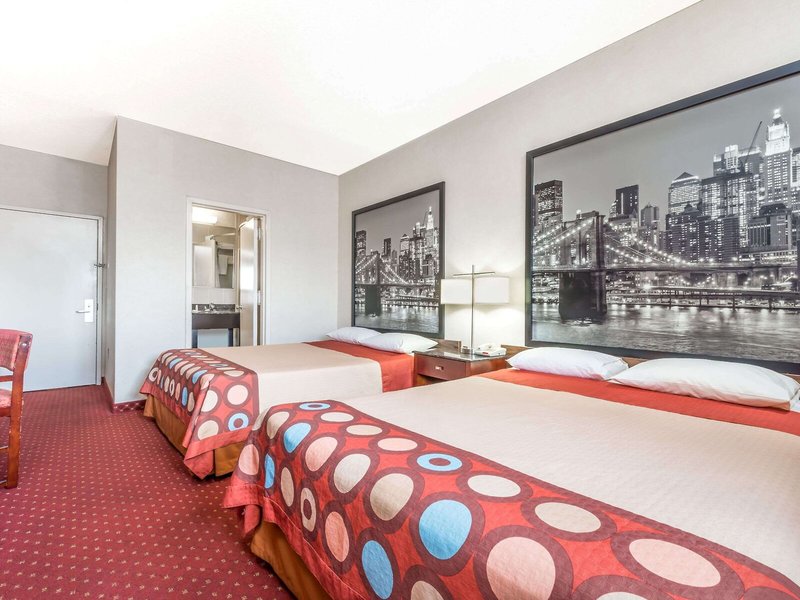 Super 8 by Wyndham North Bergen NJ/NYC Area 10