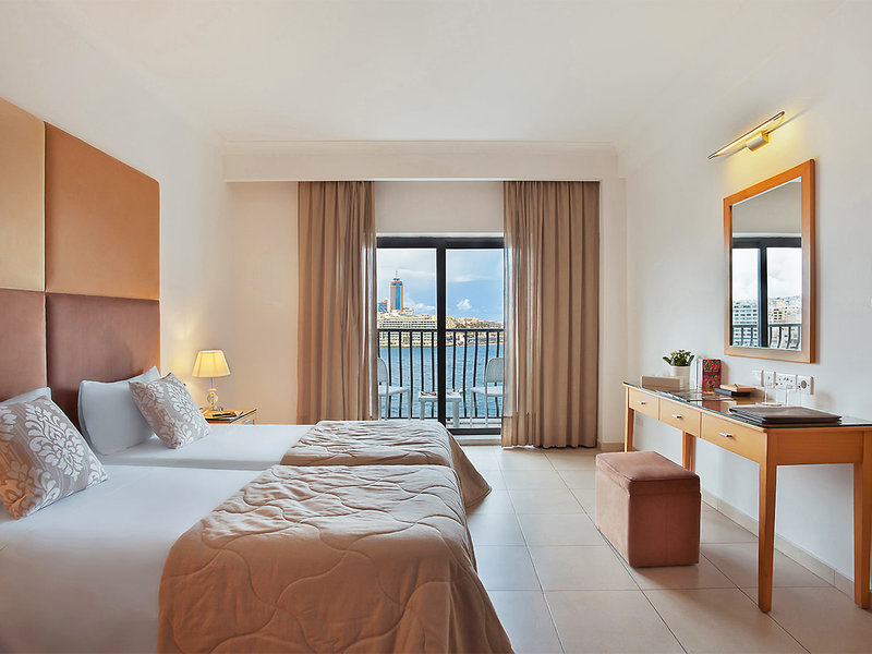 Plaza Hotel & Plaza Regency 9