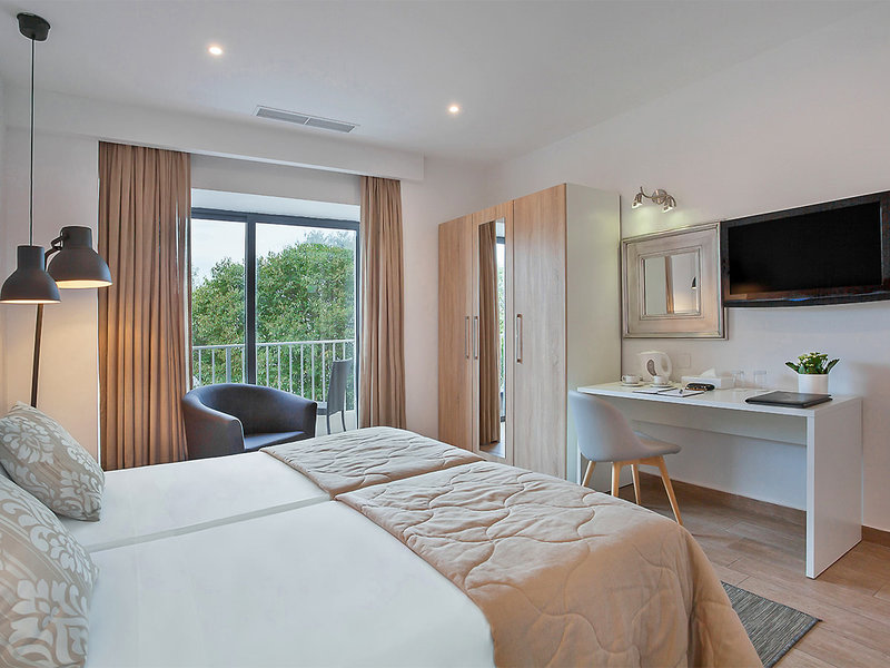Plaza Hotel & Plaza Regency 10