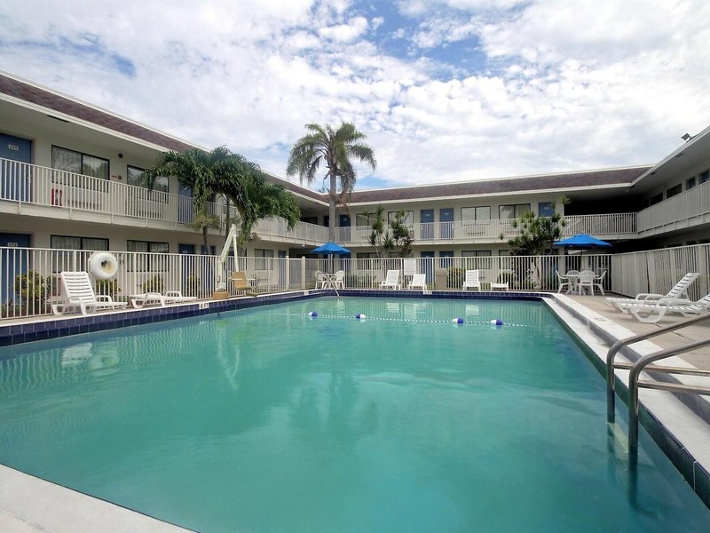 Motel 6 Dania Beach