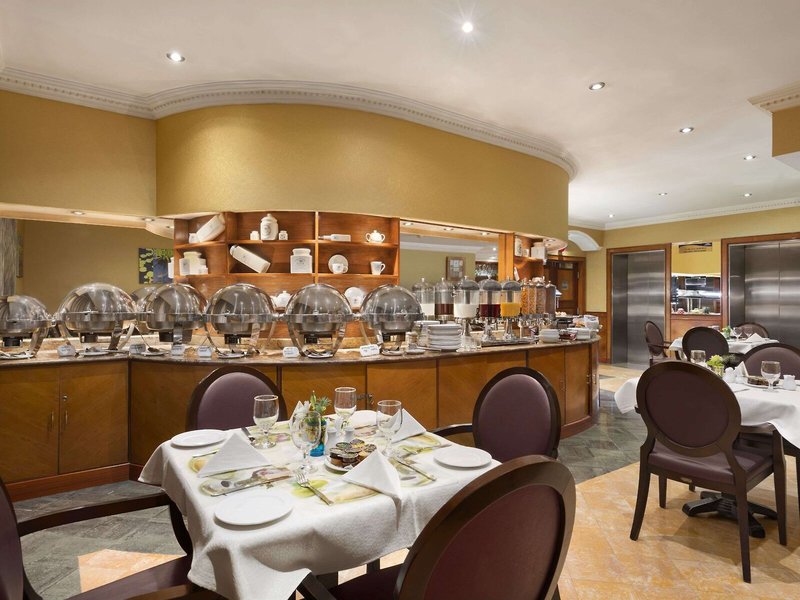 Howard Johnson Hotel Abu Dhabi 6 - Restaurant