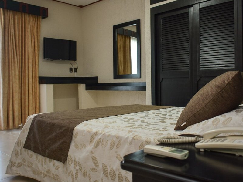 Suites Los Arcos 10